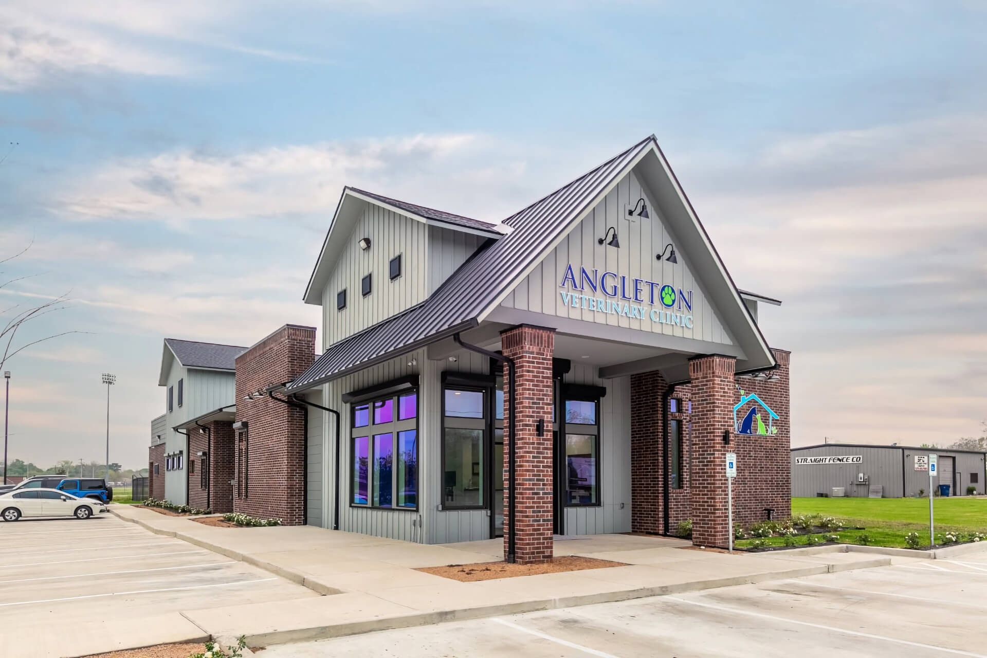 Angleton Veterinarian Mobile Slider