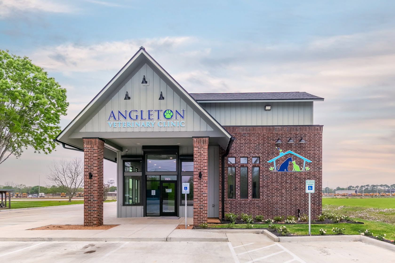 Veterinarians Near Me in Angleton